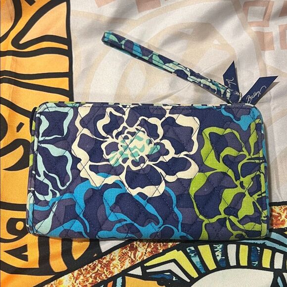 Vera Bradley Quilted Katalina Blues Wristlet Wallet - Picture 3 of 11